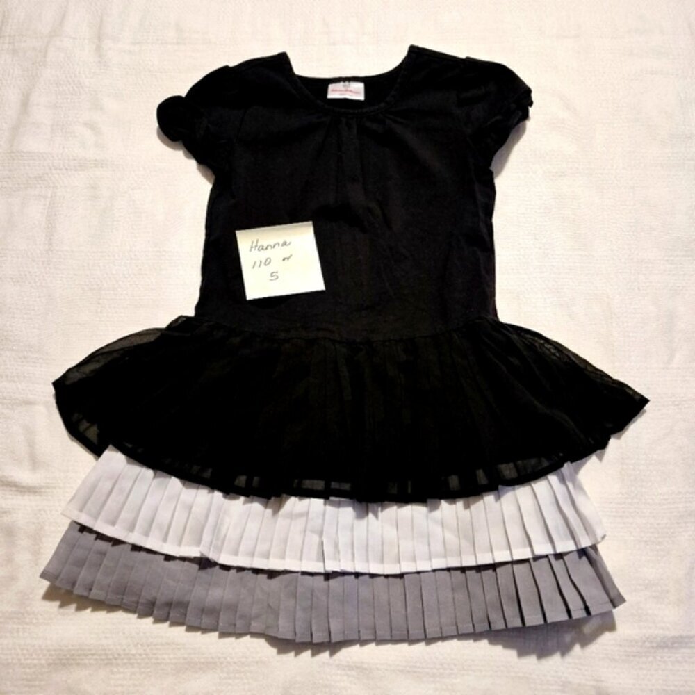 Hanna Andersson girls size 110 or 5 black, gray and white pleated bottom dress
